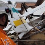 VÍDEO: Queda de avião destrói parte de casa e assusta moradores em Goiânia