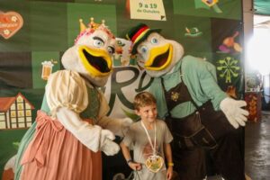 FOTOS: Fenarreco Mirim reúne centenas de crianças em tarde de diversão e música
