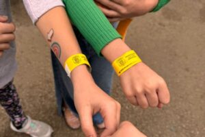 Crianças terão pulseiras de identificação na Fenarreco 2025 para aumentar a segurança
