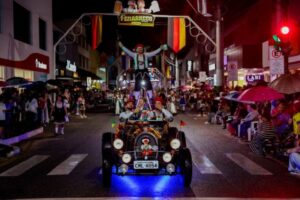 Desfile da Fenarreco é nesta terça-feira (14) na avenida Beira Rio