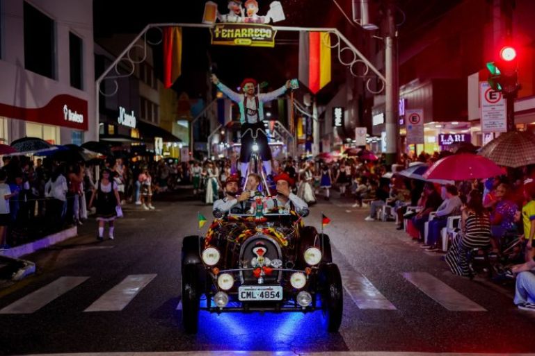 Desfile da Fenarreco é nesta terça-feira (14) na avenida Beira Rio