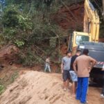Queda de barreira atrapalha mobilidade em via na “Serra do Moura”