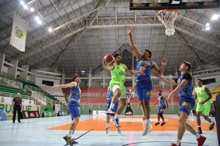 Brusque, Blumenau, Joaçaba e AJAB duelam pelo título do Catarinense de Basquete