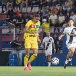 Com gols de Diego Mathias e Pira, Brusque vence a Ponte Preta e ainda sonha com acesso