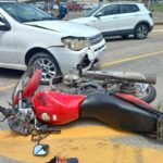 Motociclista é socorrido após acidente com carro na avenida Bepe Rosa