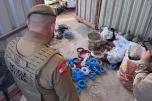 Polícia apreende drogas, fios de cobre e prende foragido durante operação em Itapema e região