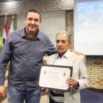 Câmara de Brusque homenageia Aurinho Silveira pelos 60 anos de dedicação ao serviço público