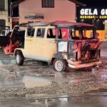 Kombi pega fogo próximo a posto de combustível no Centro de Ilhota
