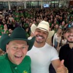 Luciano Hang reencontra dupla Brenno e Matheus na Havan em Brusque