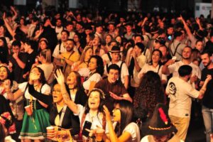 Brusquenses ignoram tempo ruim e chegam em bom número na segunda noite de Fenarreco