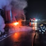 Caminhão pega fogo na BR-470 e mobiliza bombeiros em Ilhota