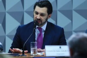 CPMI do INSS: empresário responde a relator, mas se cala para comissão