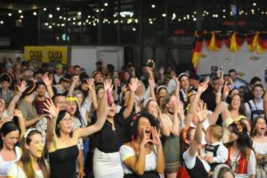 Mais de 12 mil pessoas passaram pelos pavilhões nesta terça-feira (14/10)