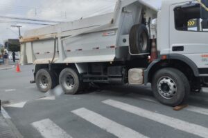Fatalidade em Navegantes: ciclista morre após manobra de caminhão em via urbana