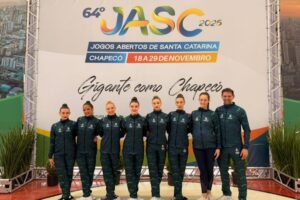 Brusque inicia caminhada nos Jasc com aproximadamente 180 atletas