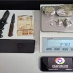Polícia Militar encontra drogas e facas escondidas em veículo no bairro Azambuja