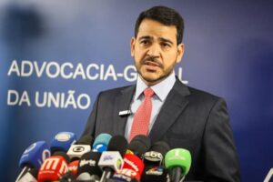 Lula indica Jorge Messias para vaga de Barroso no STF; Senado decidirá