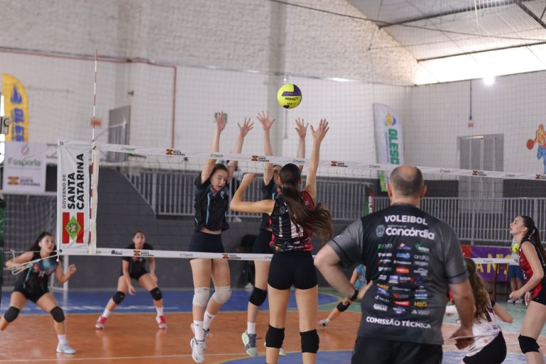 Rodada movimenta o voleibol em Brusque, Guabiruba e Botuverá pela Olesc 2025