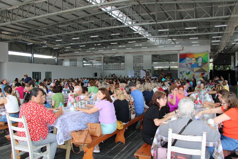 Bingo de Natal do Clube de Mães da Apae de Brusque reúne grande público