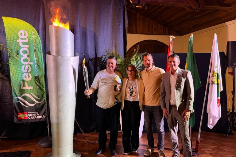 Fogo simbólico dos Jogos Abertos de Santa Catarina é aceso no Bandeirante; IMAGENS