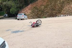 Motociclista fica ferido em colisão com carro na Av. Primeiro de Maio