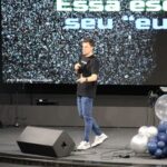 “Inspira Talk” leva 700 estudantes de Brusque a refletirem sobre futuro e propósito