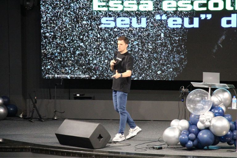 “Inspira Talk” leva 700 estudantes de Brusque a refletirem sobre futuro e propósito