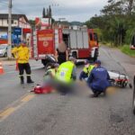 Motociclista tem suspeita de fratura no braço após acidente em Gaspar (SC)