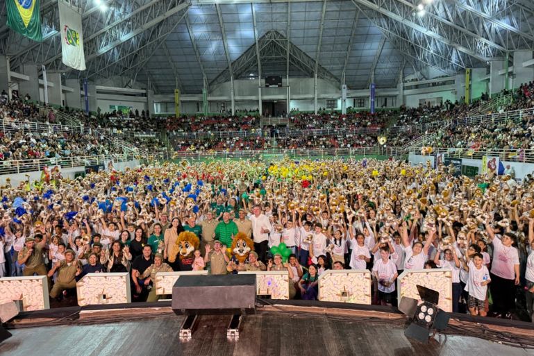 Mais de 2,2 mil alunos se formam no Proerd com festa emocionante em Brusque
