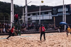 Olesc 2025: Brusque debuta com vitória no vôlei de praia feminino