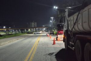 SAMAE inicia preparação para recuperação asfáltica em rua do bairro Santa Terezinha