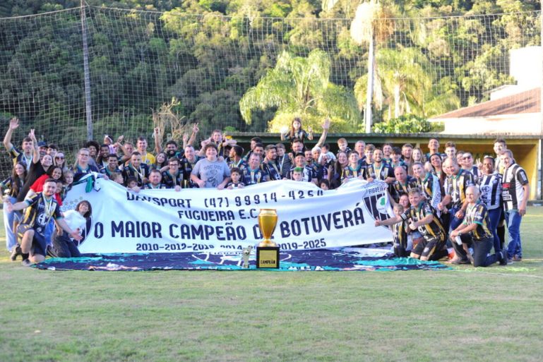 Figueira conquista título nos pênaltis e é campeão do Municipal de Botuverá
