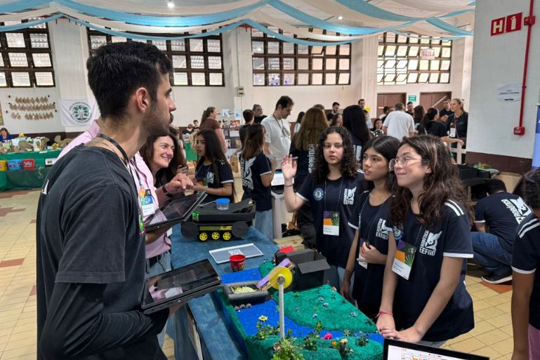 Pequenos gênios, grandes ideias: estudantes de Brusque encantam na EduTech 2025