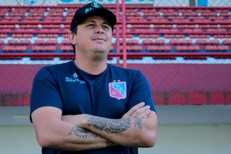 Carlos Renaux renova com técnico Diego Corrêa para o Catarinense 2026