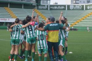 Aos gritos de “estamos na final,” futebol feminino faz história e garante vaga na decisão do Jasc