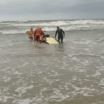 Jovem desaparece no mar após grupo ser arrastado por corrente em Navegantes