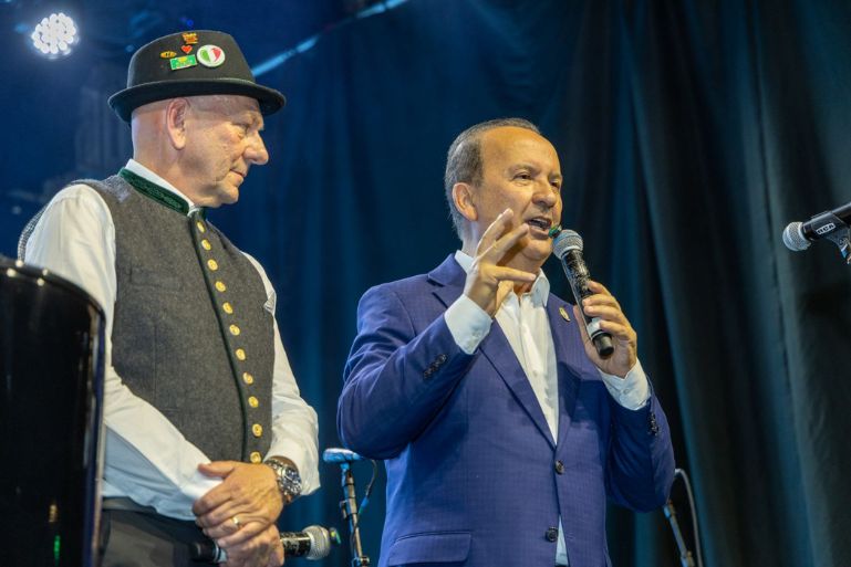 Governador Jorginho Mello participa de jantar beneficente em prol do Hospital Azambuja