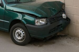 FATAL: Idoso morre após colidir carro contra muro na SC-477