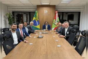 Comitiva de Guabiruba agradece TJ por elevação à Comarca