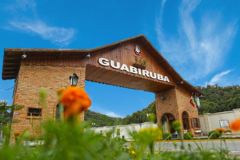 Guabiruba Revoluciona Proteção Infantil: Famílias Acolhedoras Chegam para Transformar Vidas!