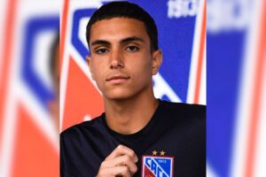 Carlos Renaux integra o goleiro Gabriel Simon ao elenco profissional