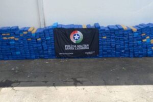 PM apreende 550 quilos de maconha e recupera veículo furtado