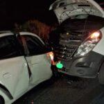 Colisão frontal em Brusque entre carro e furgão deixa três pessoas feridas, incluindo uma criança