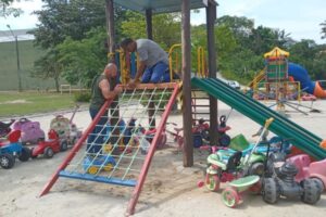 Praças de Brusque passam por ação de manutenção e revitalização