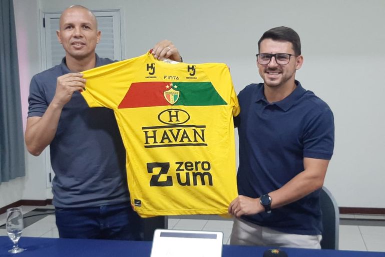 Brusque FC apresenta Higo Magalhães e reforça planejamento para 2026