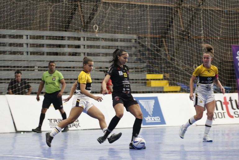 Brusque goleia Criciúma nas quartas e avança à semifinal do futsal feminino do Jasc