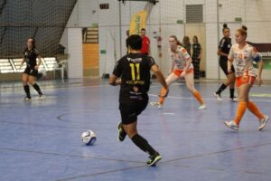 Brusque confirma força no futsal feminino e garante vaga nas quartas do Jasc