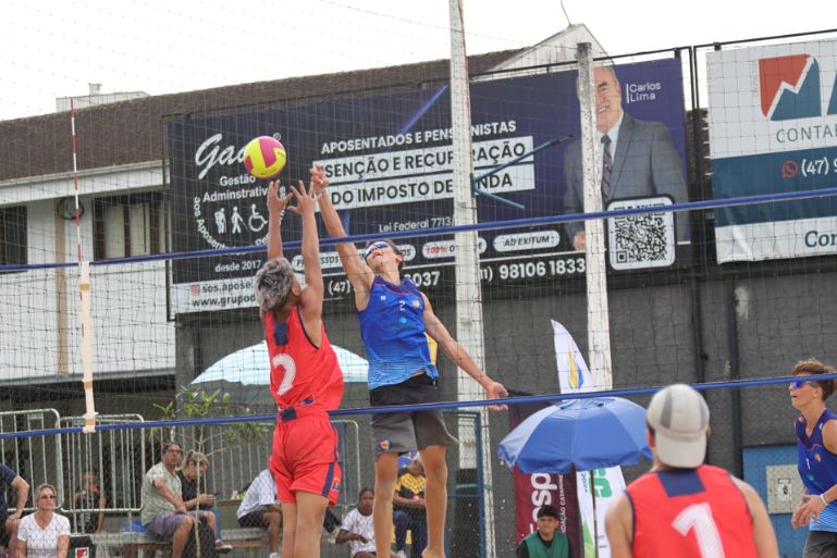 Navegantes conquista o título do vôlei de praia masculino na Olesc 2025