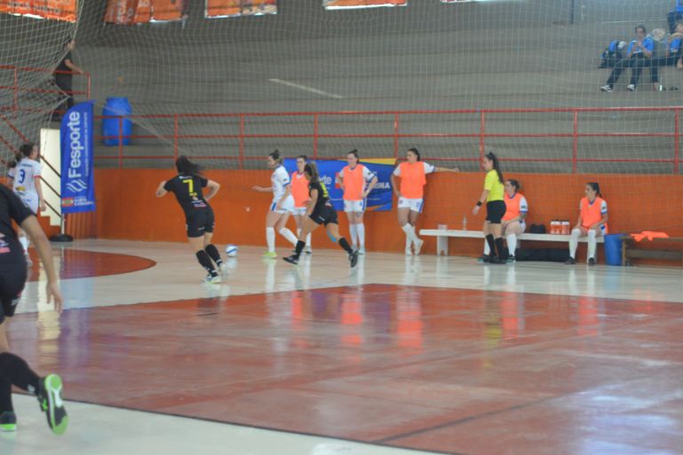 JASC: Brusque estreia com goleada no futsal feminino