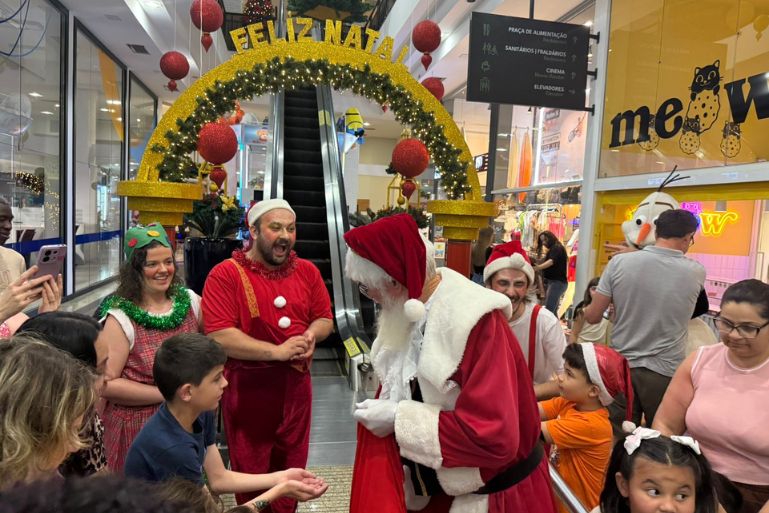 Brusque dá início à programação de Natal com chegada do Papai Noel
